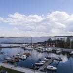 Utsikt från tomtmarken i Rindö Hamn